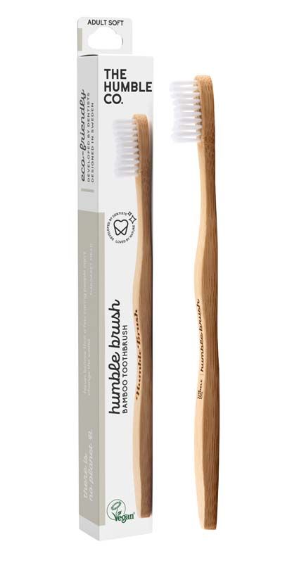 Humble Brush Zahnbürste mit Bambusgriff und Verpackung in Nahaufnahme.