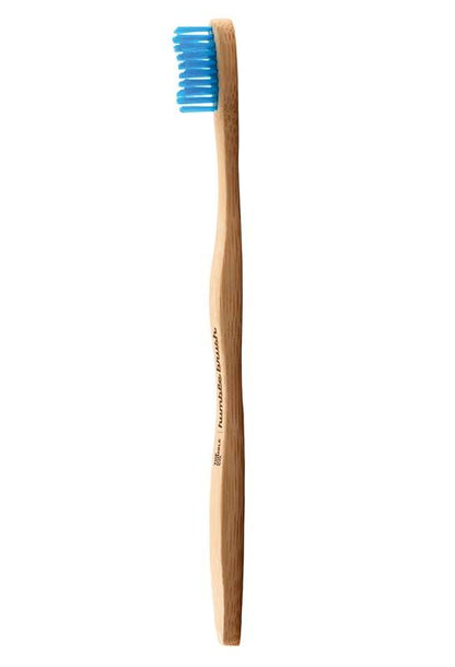 Zahnbürste mit blauem Kopf und Holzgriff, Humble Brush Erwachsene medium.