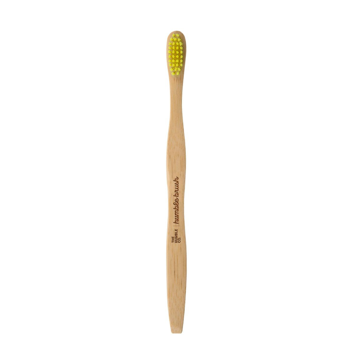 Holzzahnbürste Humble Brush mit weichen gelben Borsten, vertikale Ansicht.