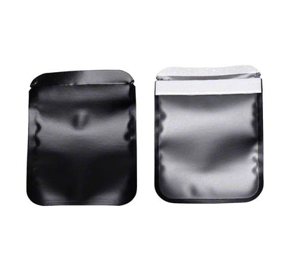 Zwei schwarze Röntgenschutzhüllen für CS 7600 Speicherfolien.