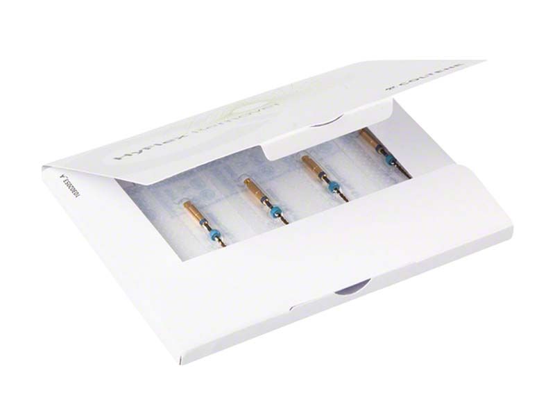 HyFlex™ Remover 30/.07 23mm in geöffneter Verpackung mit fünf Instrumenten.