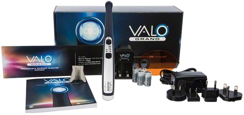 Kabellose LED-Polymerisationsleuchte VALO Grand Cordless Midnight mit Zubehör.