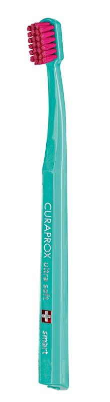 CURAPROX smart ultra soft Zahnbürste mit kompaktem Kopf und weichen Borsten.