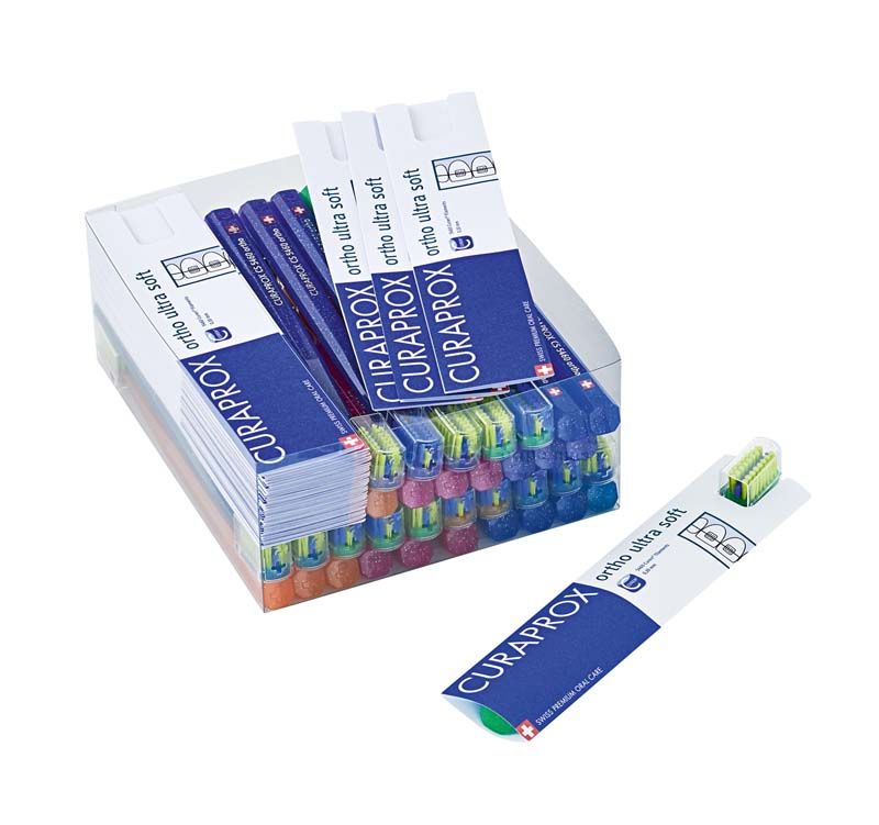 CURAPROX sensitive CS 5460 Ortho Zahnbürsten in transparentem Verpackungskarton.