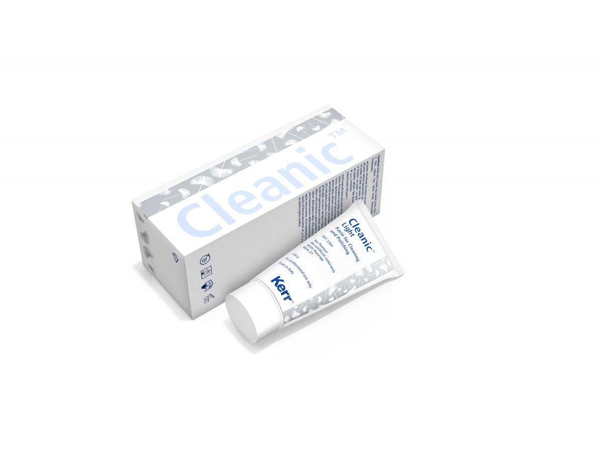 Cleanic™ Prophy-Paste mit Fluorid Tube Light neben weißer Verpackung mit grauem Design.