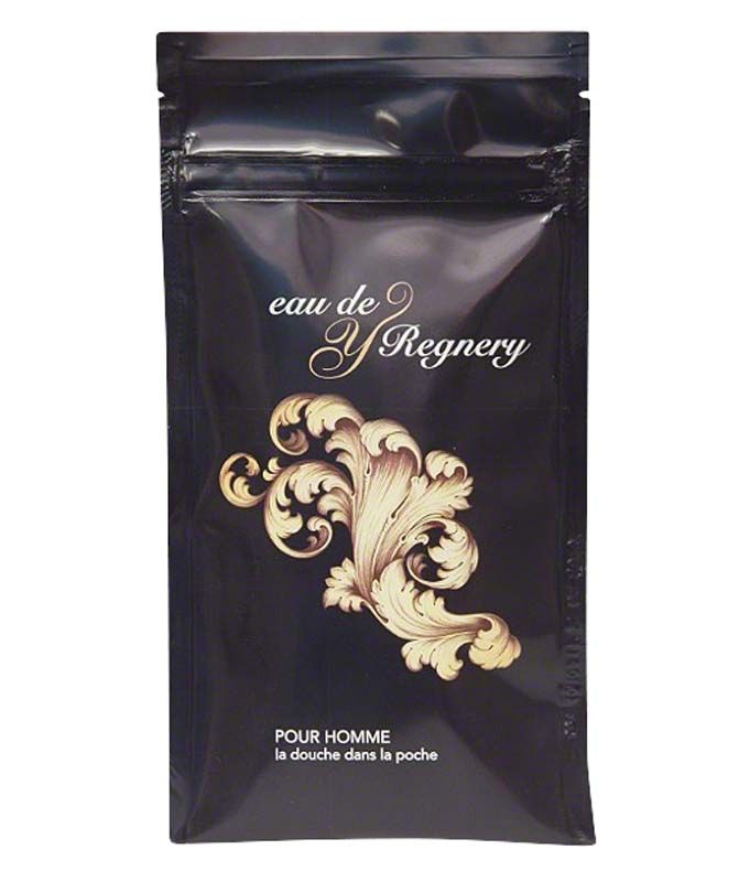 Frottee-Tuch Oshibori eau de Regnery in schwarzer Verpackung mit goldenen Verzierungen.