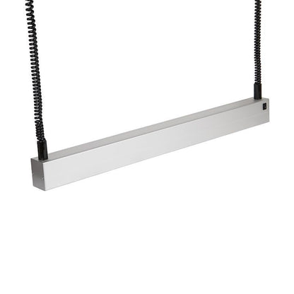 LED Zugpendelleuchte Basic Eco P36 mit rechteckigem Gehäuse und schwarzen Kabeln.