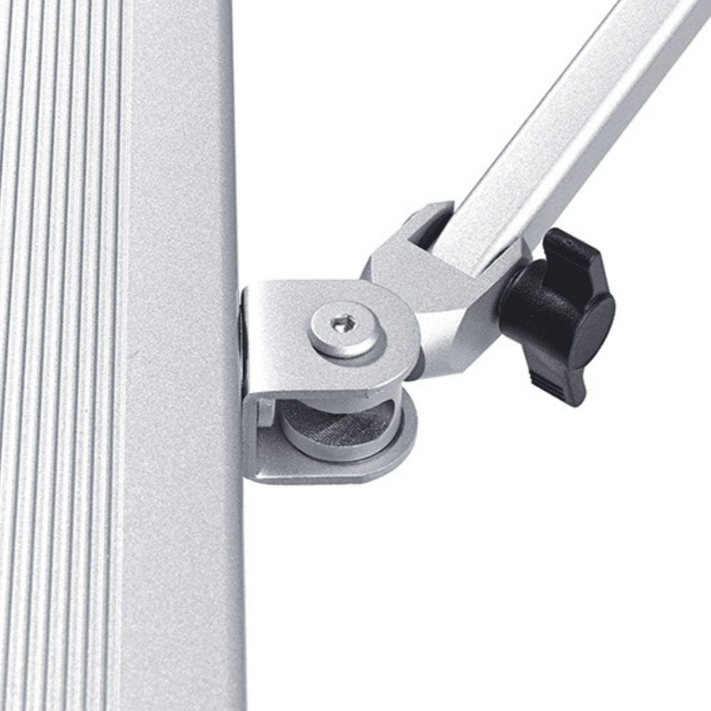 Detailansicht des Gelenks der LED Gelenkleuchte Pro Line 12W in Silber.