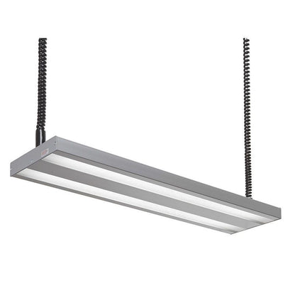 LED Pendelleuchte Special Line P72 in rechteckiger Form mit zwei Aufhängungen.