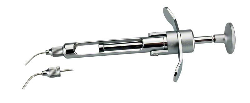 Algiloid® Zylinderampullenspritze III aus Metall mit zwei Aufsätzen.