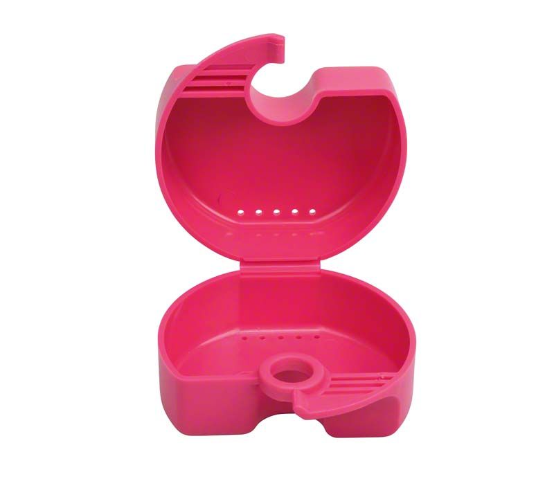 Geöffnete Quick Box Gr.2 beere mit Luftlöchern und robustem Design.