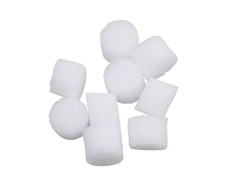 Runde, weiße Monoart Schaumstoffpellets, 8mm, auf weißem Hintergrund.