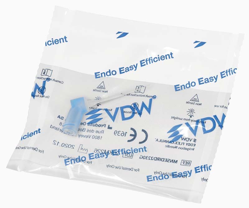 Geschlossene Spülkanüle EDDY FLEX.CANNULA™ in transparenter Einzelverpackung.
