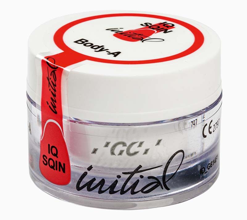GC Initial IQ SQIN Powder Dentin Body-A Dose in transparentem Behälter mit rotem Etikett.