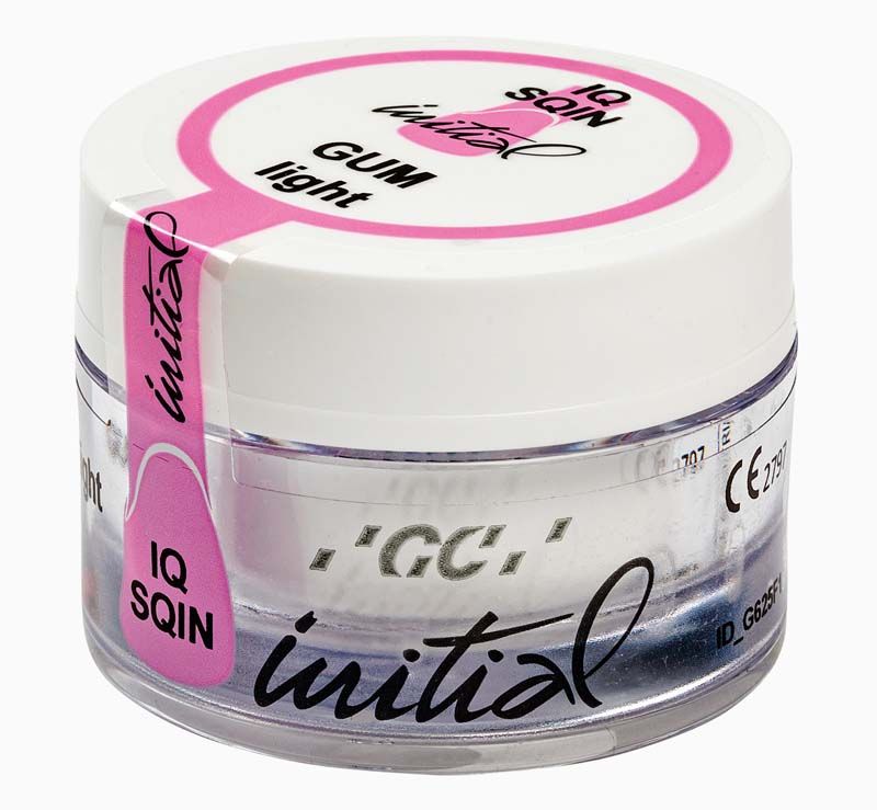 Dose GC Initial IQ SQIN Powder GUM light 10g mit weißem Deckel und rosa Akzent.