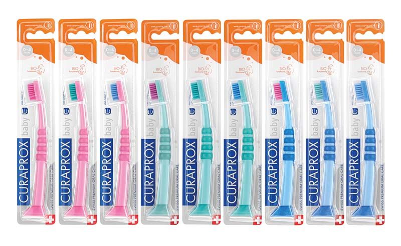 CURAPROX Baby Zahnbürsten in verschiedenen Farben in Blisterverpackungen.