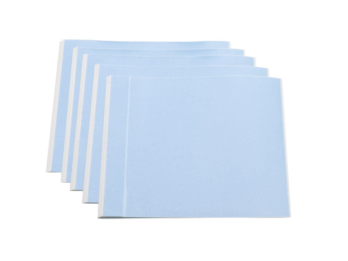 Schutzfolie selbstklebend 20x20cm transparent, gestapelte Blätter auf weißem Hintergrund.