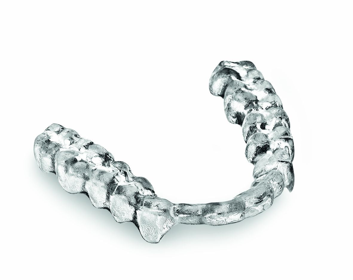 Flexible, transparente Zahnschiene für dentalen Einsatz, Detailansicht.