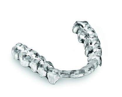 Flexible, transparente Zahnschiene für dentalen Einsatz, Detailansicht.
