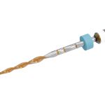 Endodontische Feile B5 One Reci G-Files 25mm mit blauem Silikonstopper, seitliche Ansicht.