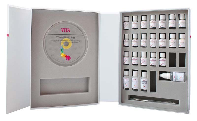 VITA AKZENT® Plus Pulver Kit mit Fläschchen und Zubehör in geöffneter Verpackung.