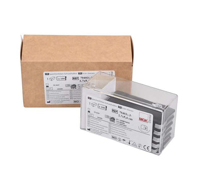 Speicherfolien-Schutzhüllen in transparenter Box neben brauner Verpackung.