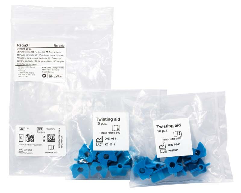 RetraXil® Aufdrehhilfe in blauen Einheiten, verpackt in durchsichtigen Beuteln.