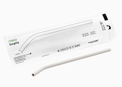 ROEKO Surgitip Absaugkanüle vor Verpackung mit Coltene-Logo.