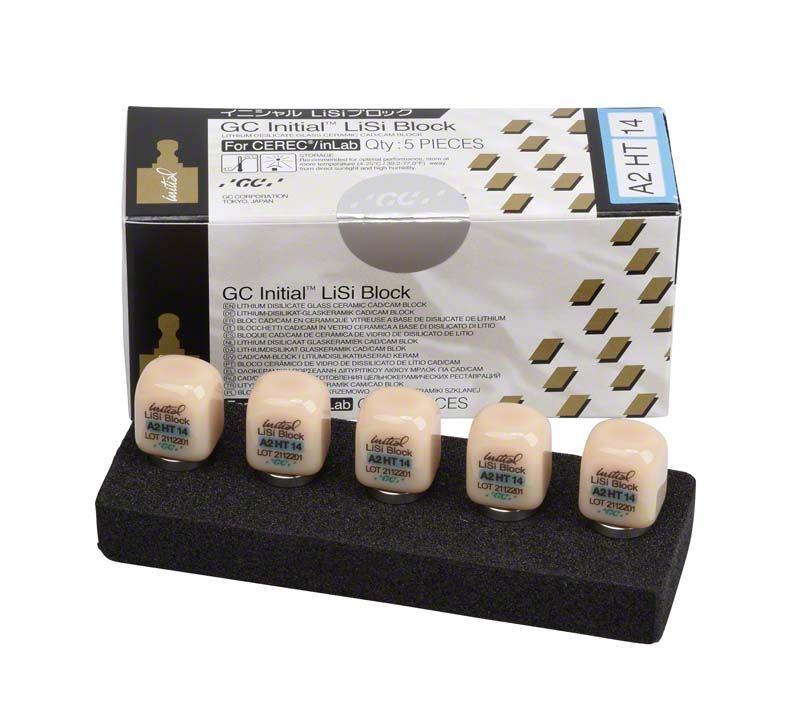 Initial™ LiSi Block CEREC 14 HT A2, CAD/CAM Blöcke auf Schaumstoffhalterung.