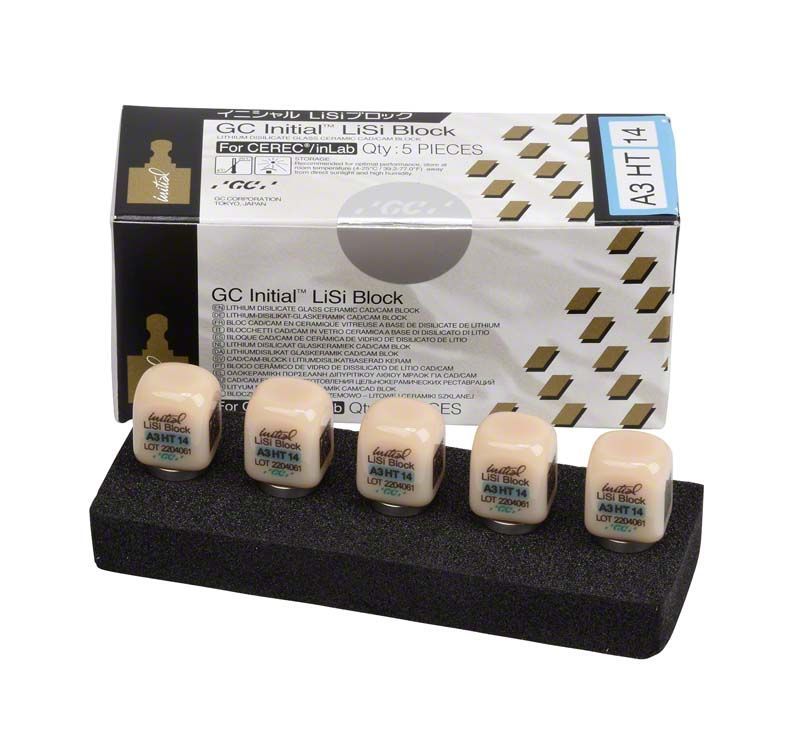 Initial™ LiSi Block CEREC 14 HT A3 auf Verpackung mit fünf Blöcken.