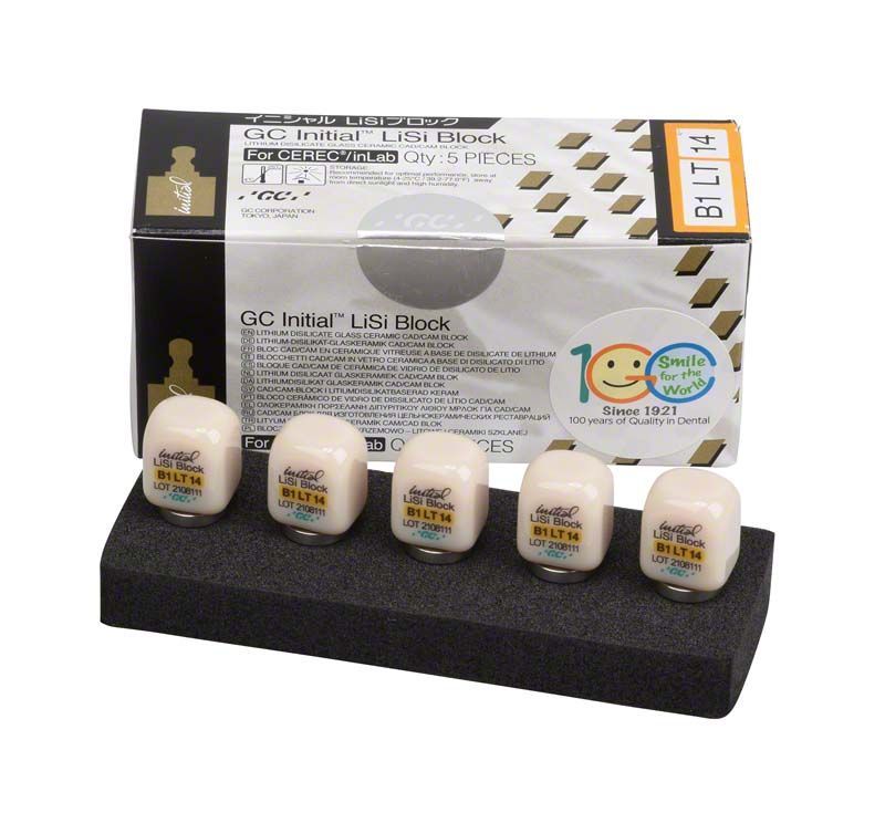 Initial™ LiSi Block CEREC 14 LT B1 auf schwarzer Halterung vor Verpackung.