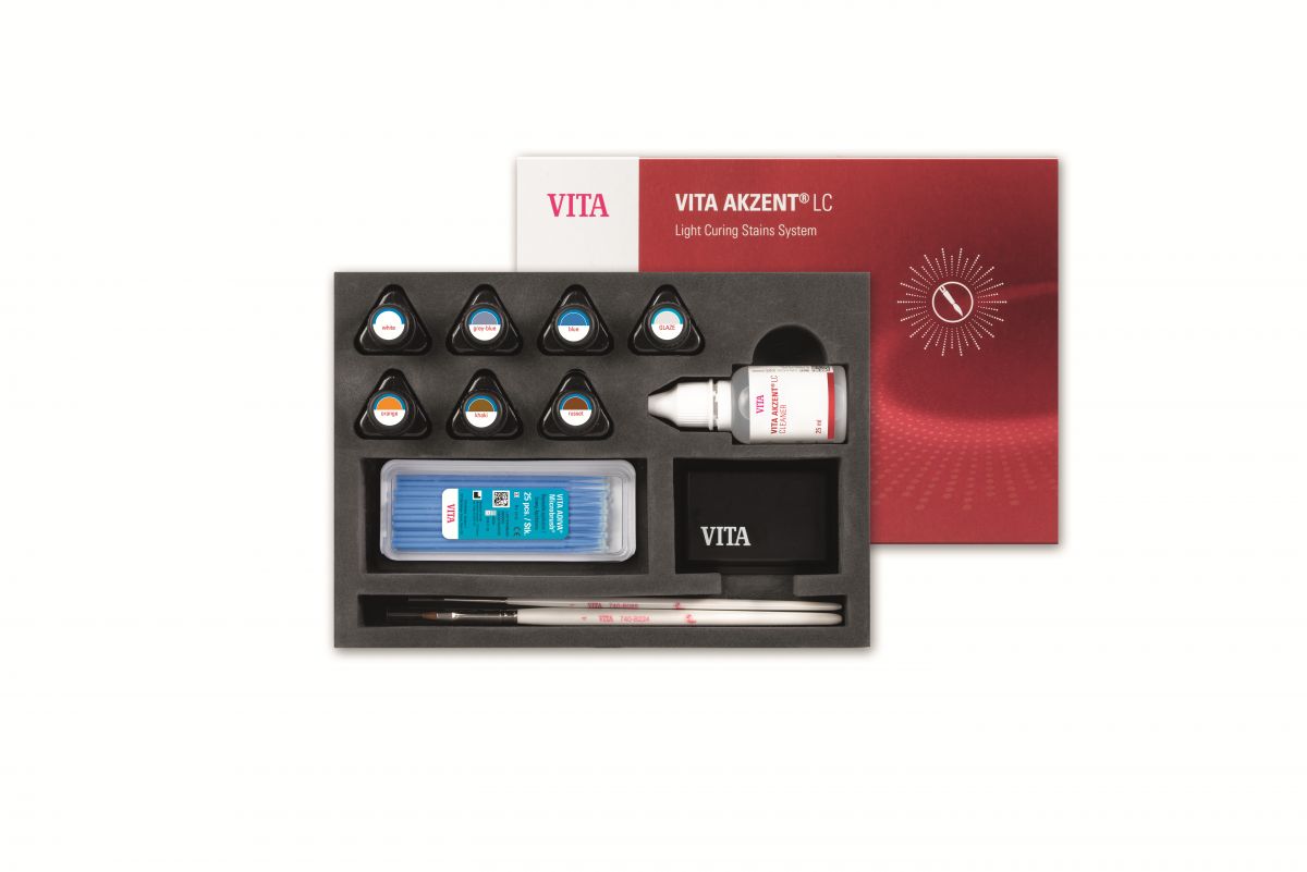 VITA AKZENT® LC Standard Kit mit Fläschchen, Pinsel und roter Verpackung.