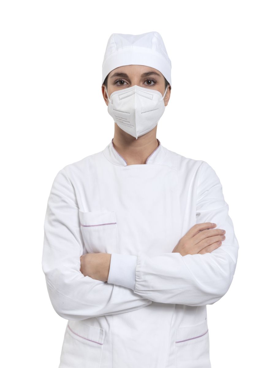 Medizinisches Fachpersonal mit Monoart FFP2 NR Maske in Weiß.