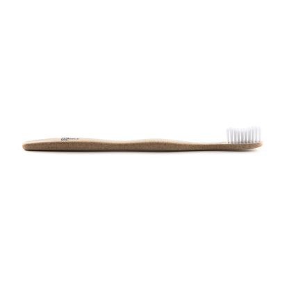 Humble Brush Maisstärkezahnbürste mit weißem Griff und weichen Nylonborsten.