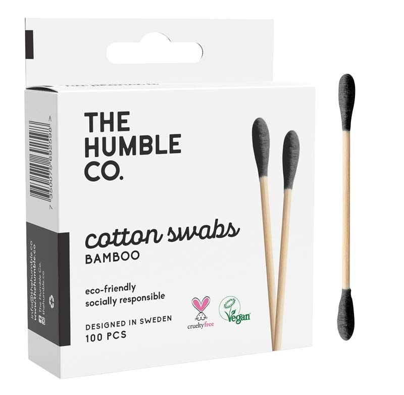 Schwarze Wattestäbchen aus Bambus in umweltfreundlicher Verpackung.