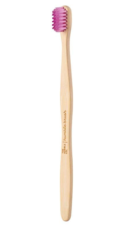 Humble Brush Zahnbürste für Erwachsene in Lila mit sensitivem Borstenkopf.