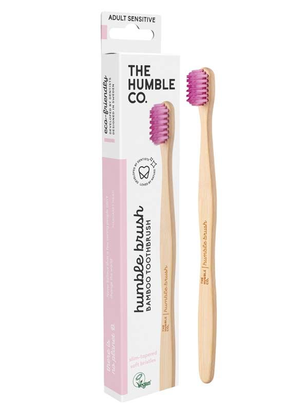 Humble Brush Zahnbürste für Erwachsene mit lila sensitivem Borstenkopf und Verpackung.