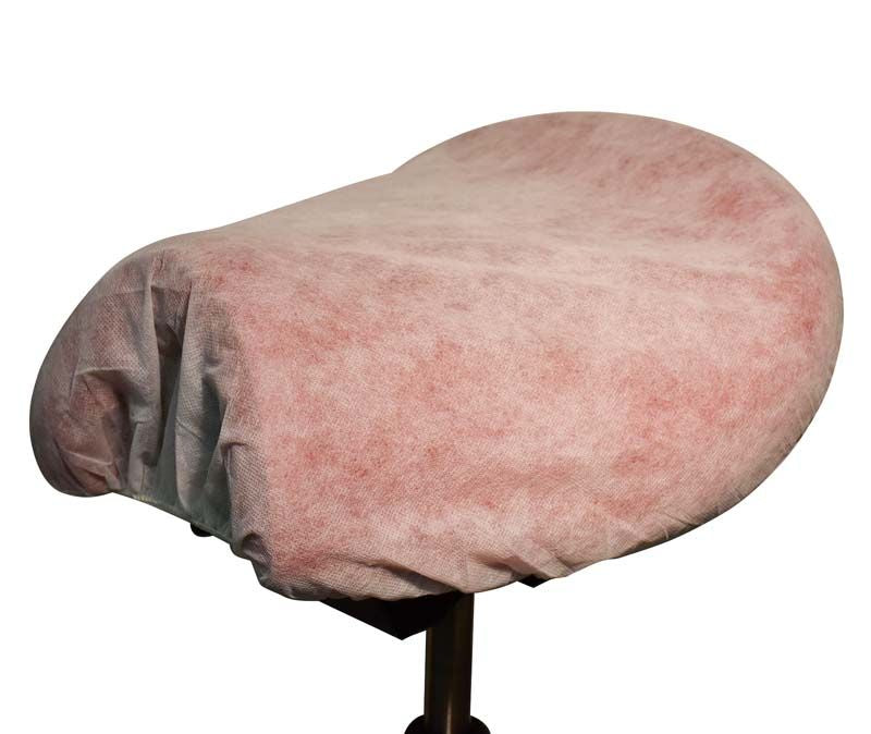 Sitzabdeckung Bambach® in weißer Farbe auf einem Stuhl montiert.
