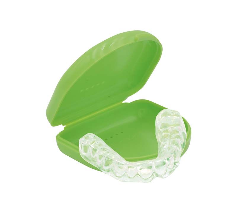 Hellgrüne Dento Box I mit geöffnetem Deckel und transparentem Zahnschienen-Einsatz.