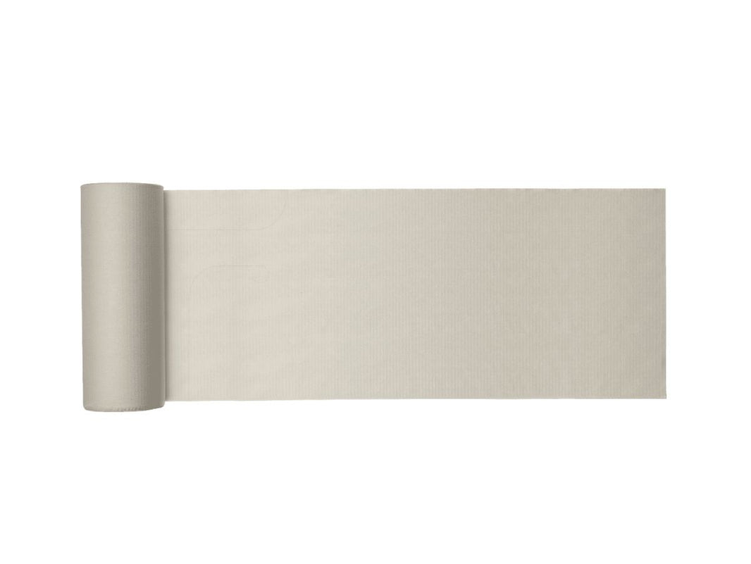 Rolle eines beigen Monoart Patientenumhänge Natura ausgebreitet.