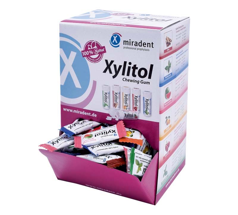 Verkaufsdisplay mit Xylitol Kaugummi-Packungen von Medic-Star, zahnfreundlich und zuckerfrei.