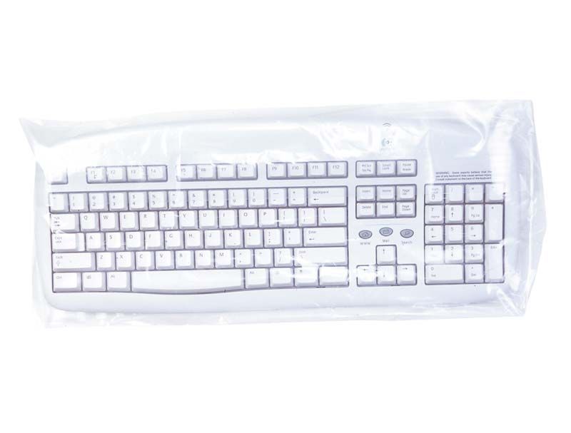 Computertastatur in transparenter Bioplastik-Schutzhülle.