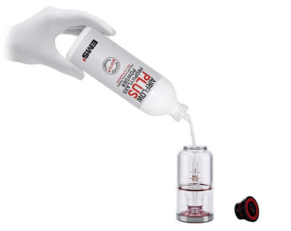 AIRFLOW® PLUS Pulver in Aluminiumflasche wird in Behandlungsgerät gefüllt.