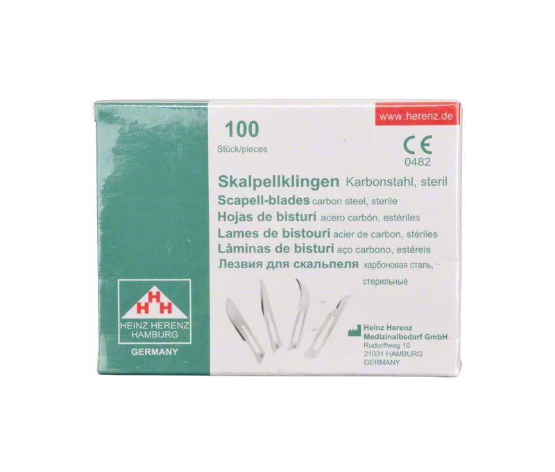 100 sterile Skalpellklingen Nr. 13 aus Karbonstahl in Verpackung.