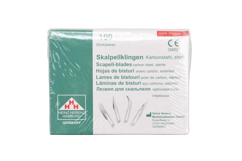 Sterile Skalpellklingen Nr. 10 in grüner Verpackung, 100 Stück.