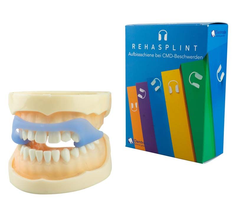 RehaSplint Hart Aufbissschiene auf Modellkiefer neben Produktverpackung