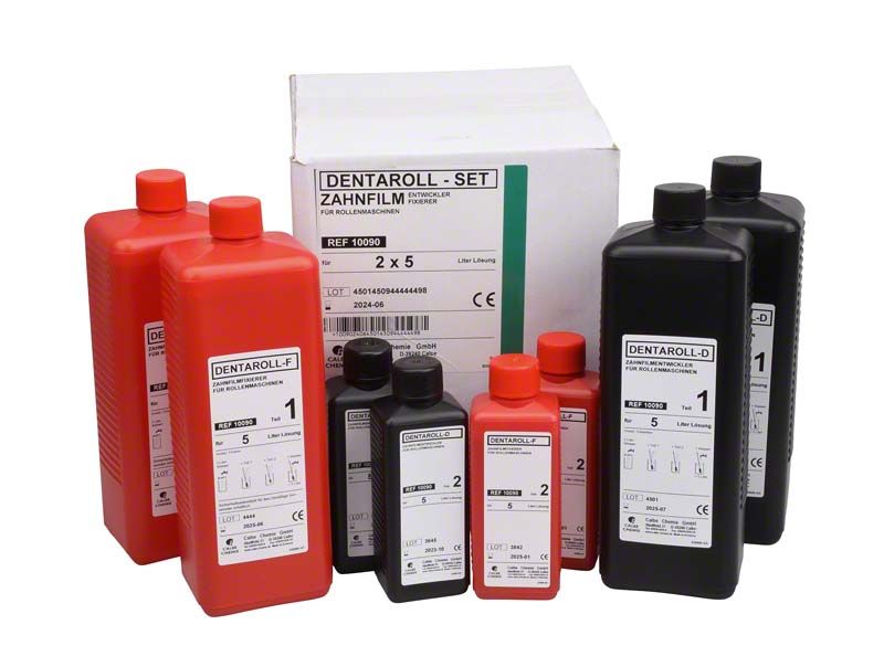 Dentaroll Set mit Entwickler- und Fixiererflaschen vor Verpackung.