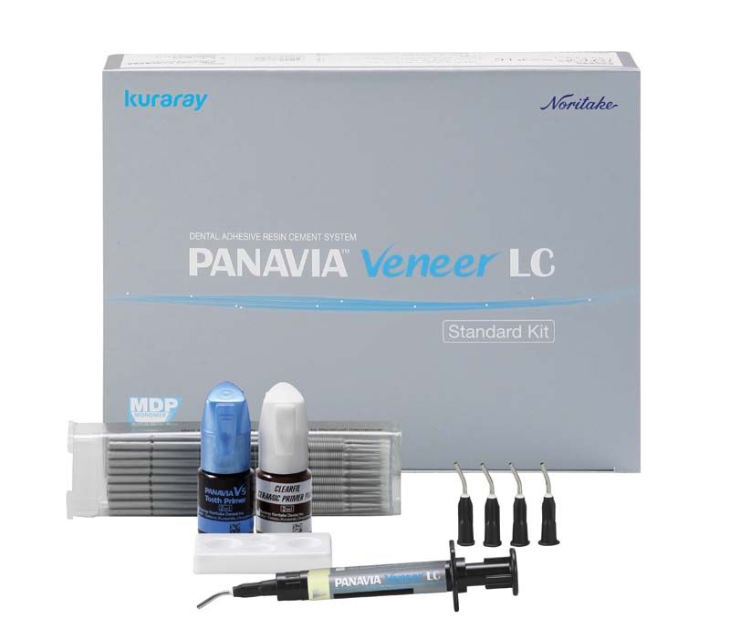 Panavia Veneer LC Standard Kit A2 mit Zubehör und Verpackung.