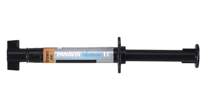 Schwarze Spritze mit Aufschrift "PANAVIA Veneer LC Brown A4".