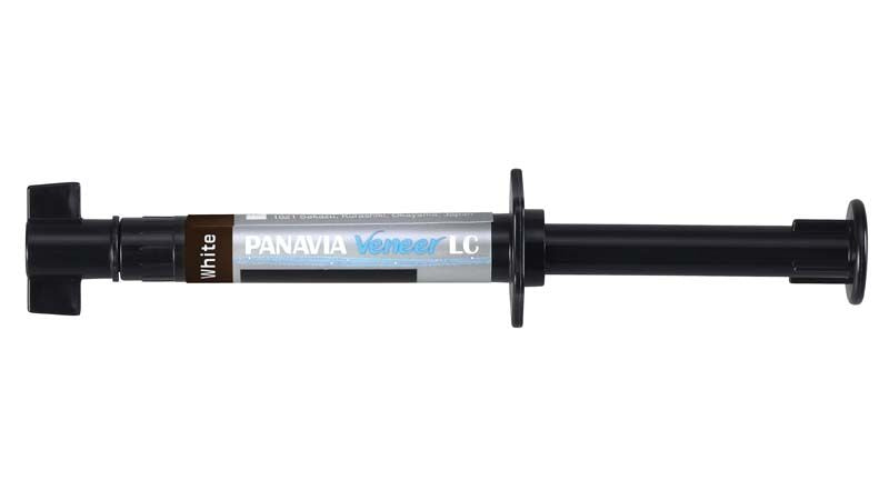 PANAVIA™ Veneer LC Paste White in schwarzer Spritze mit Etikettansicht.